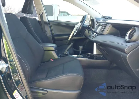 2018 Toyota Rav4 Xle z USA, uszkodzony, nr VIN JTMWFREV2JD131488